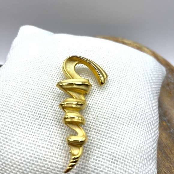 TARA Brooch Twisted Tornado Gold Tone 3 dimensional Mixed Metal Finishing - Picture 5 of 8